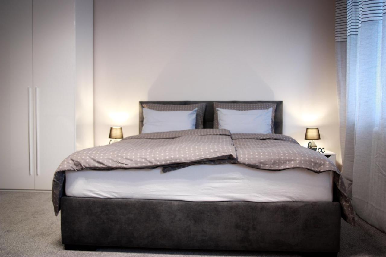 Blue Crystal Apartment Subotica Bagian luar foto