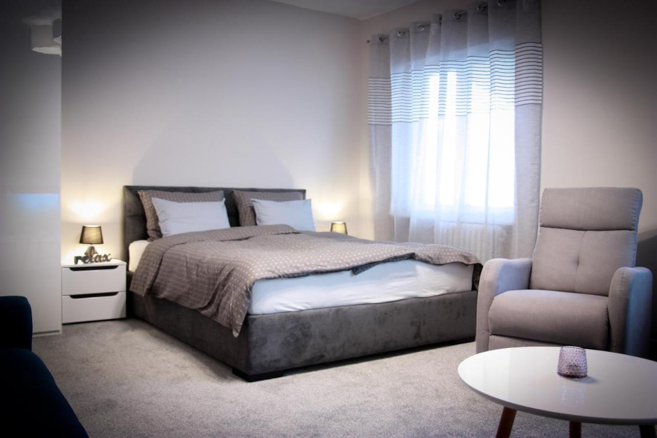 Blue Crystal Apartment Subotica Bagian luar foto