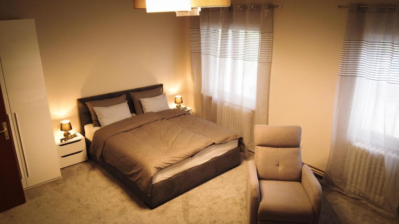 Blue Crystal Apartment Subotica Bagian luar foto